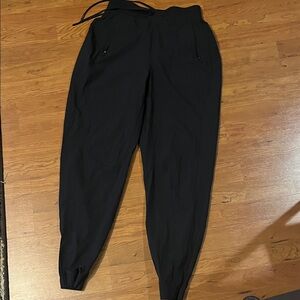 Lululemon women’s joggers